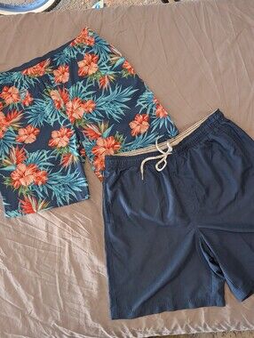 croft & barrow Men's Navy Floral & Solid Navy Swim Shorts
